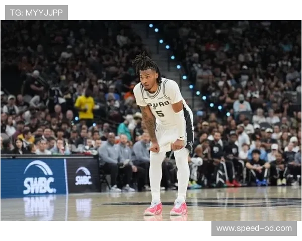 斯蒂芬·卡斯尔无球跑动制造空位 三分命中率稳步提升拉开球队空间